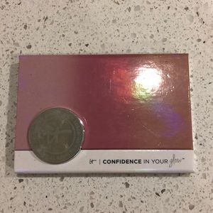 IT Cosmetics: Confidence in your Glow